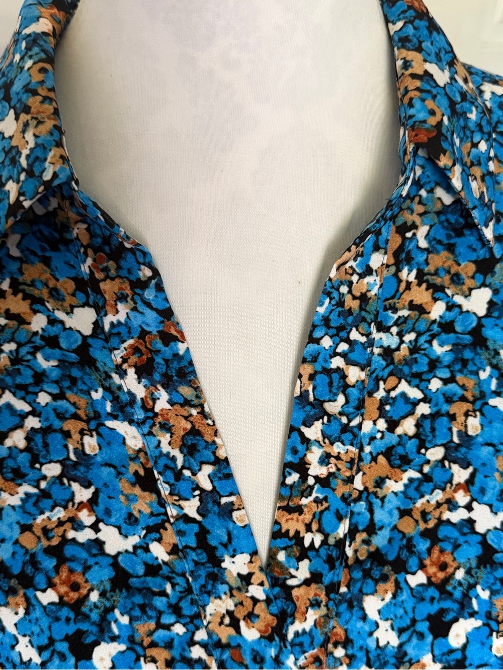 Ann Taylor Loft Petite Large Blue Floral Button Front Blouse Long Sleeve - Picture 4 of 6